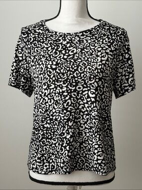 Dee Elly Black & White Leopard Print Short Sleeve Top, Size Medium